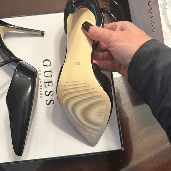 Guess pointed toe  heels.BLACK PATENT - Picture 5 of 8